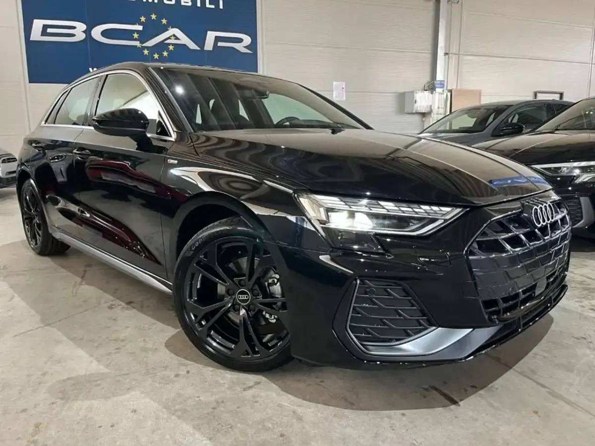 Nuova Audi A3 S-Line 150 CV (110 kW) 2026 Nero Berlina