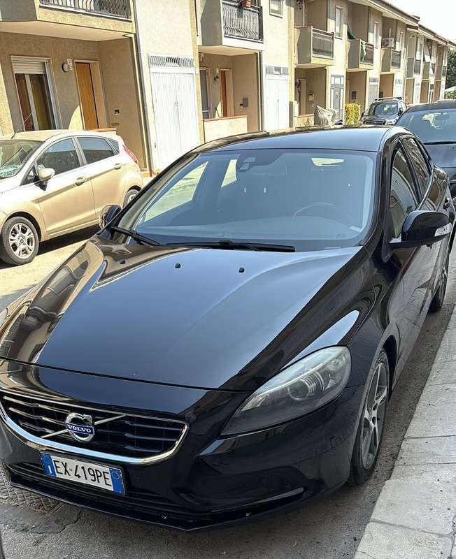 Usata 2015 Volvo V40 Momentum Station wagon | 9800 € (Cara) - Immagine 1/4