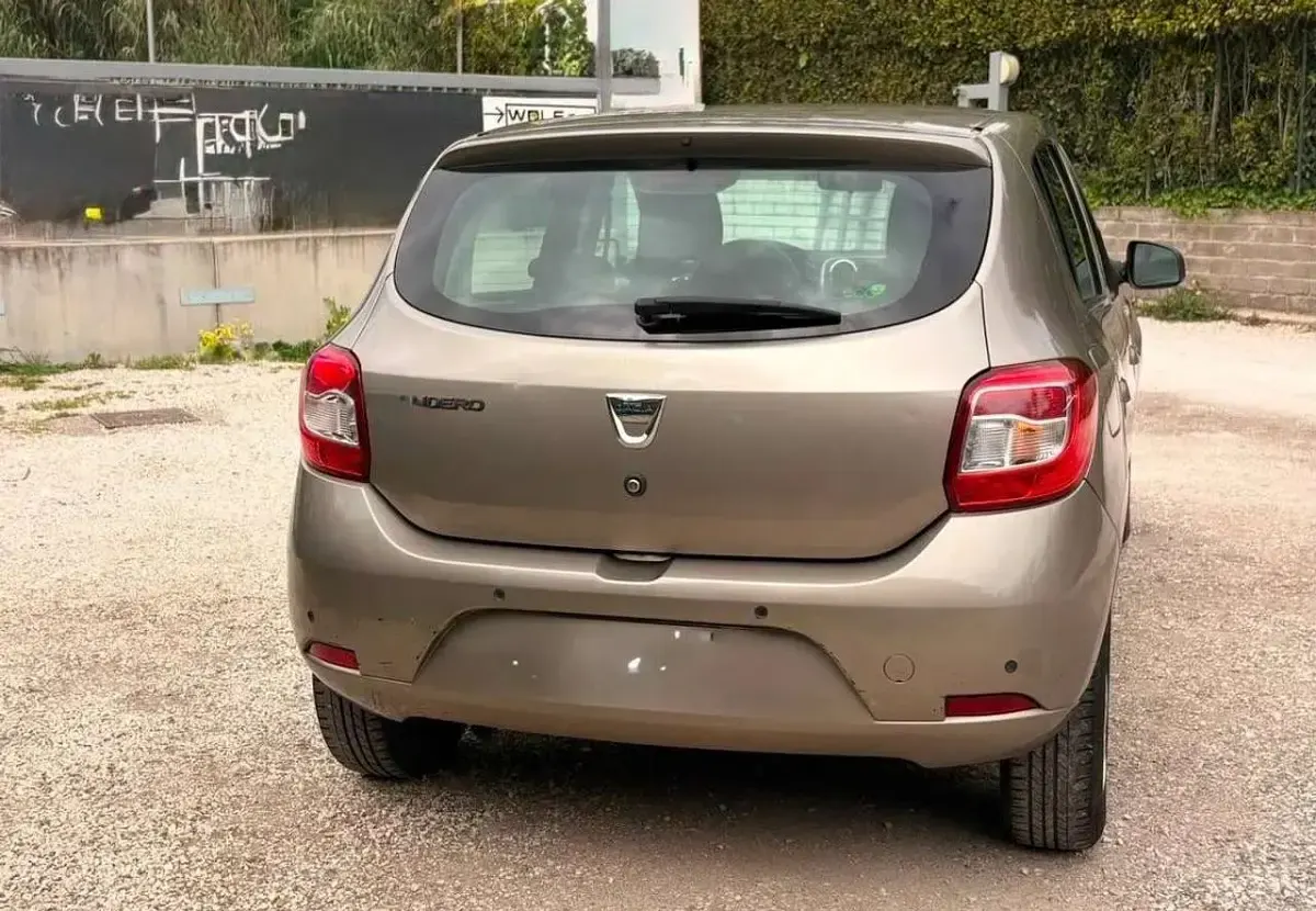 Usata Dacia Sandero Lauréate 75 CV (55 kW) 2016 Beige Berlina