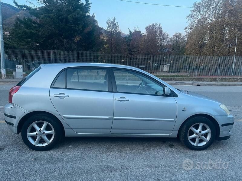Usata Toyota Corolla 110 CV (80 kW) 2003 Grigio Berlina