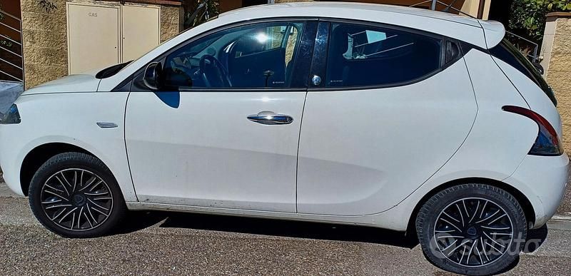 Usata Lancia Ypsilon 69 CV (50 kW) 2020 Bianco Utilitaria