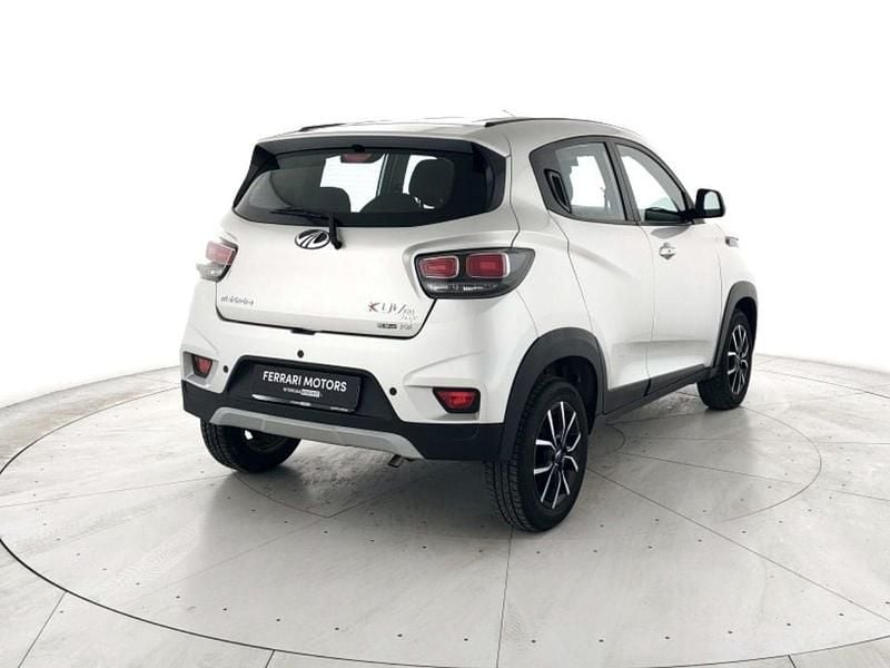 Usata Mahindra KUV100 86 CV (63 kW) 2025 Argento SUV