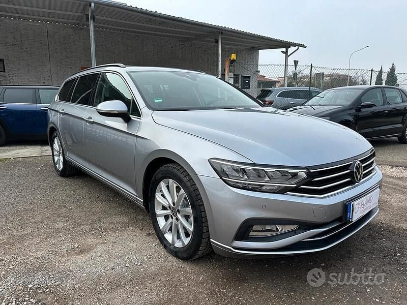 Usata VW Passat Business 150 CV (110 kW) 2023 Grigio Station wagon