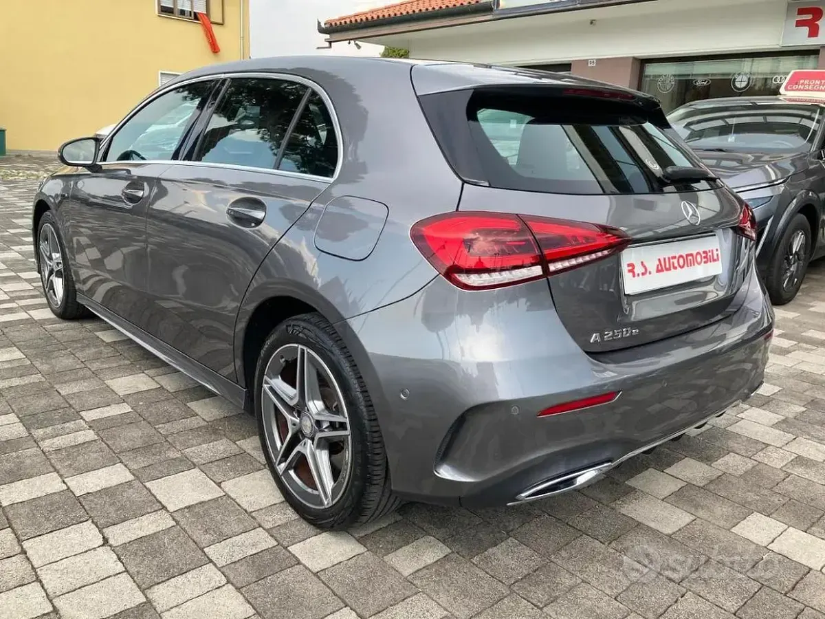 Usata Mercedes A250 Premium 160 CV (117 kW) 2020 Grigio Berlina