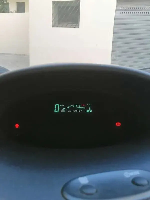 Usata Toyota Yaris Verso Luna 84 CV (61 kW) 2005 Argento Monovolume