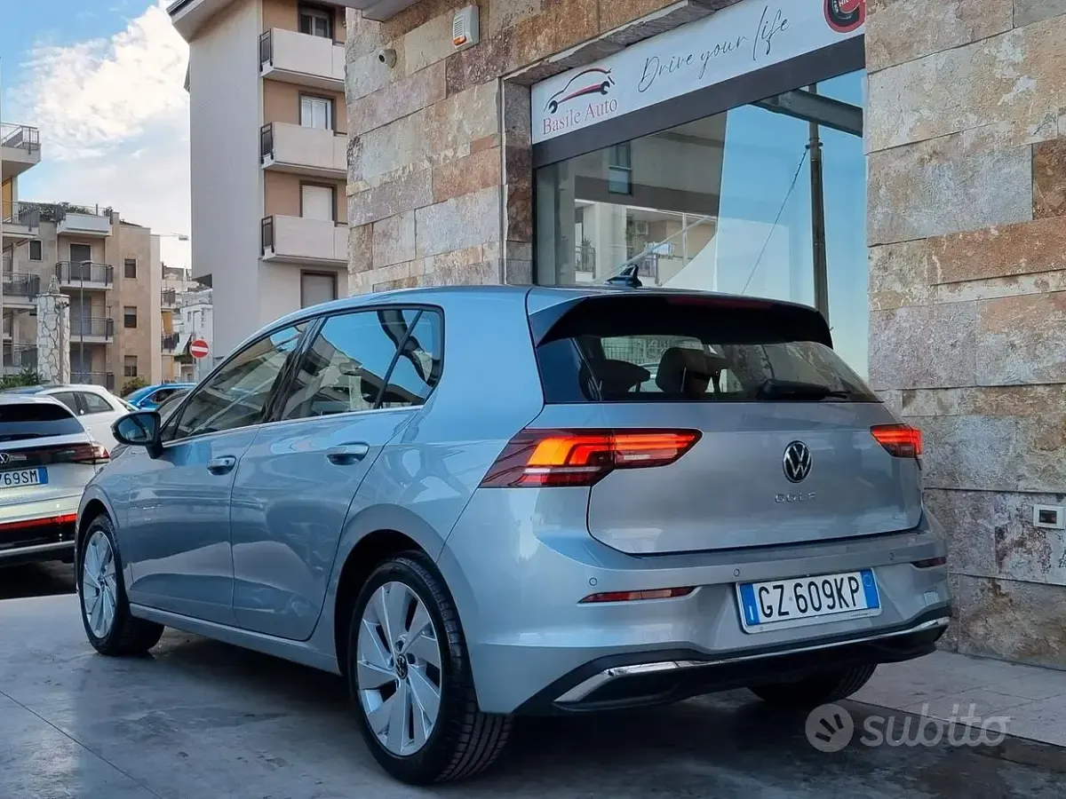 Usata VW Golf VIII Style 150 CV (110 kW) 2025 Grigio Berlina