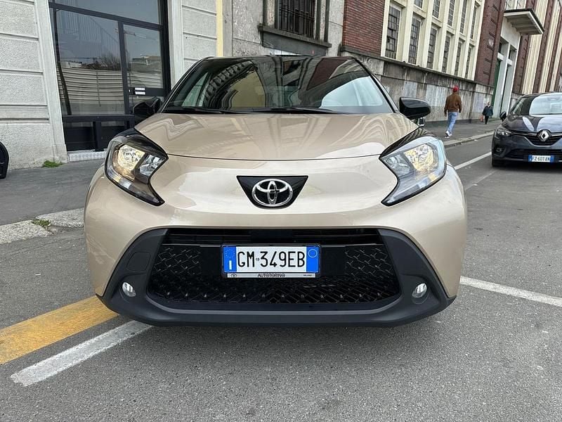 Usata Toyota Aygo X 72 CV (52 kW) 2023 Oro SUV