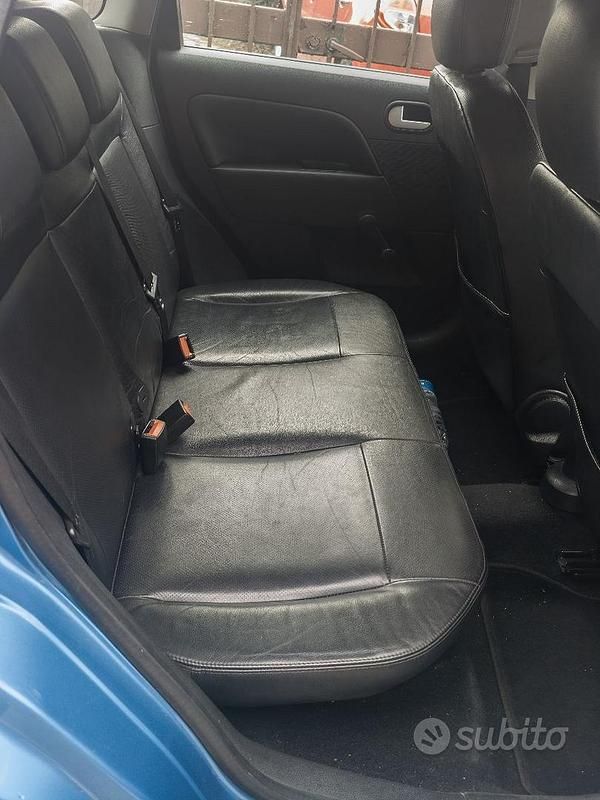 Usata Ford Fiesta Ghia 75 CV (55 kW) 2004 Blu Utilitaria