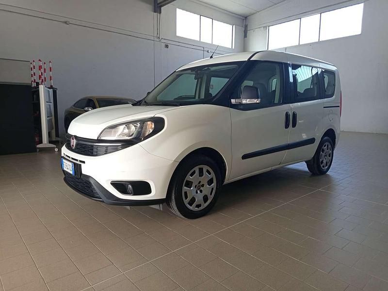 Usata Fiat Doblò Lounge 120 CV (88 kW) 2019 Bianco Monovolume