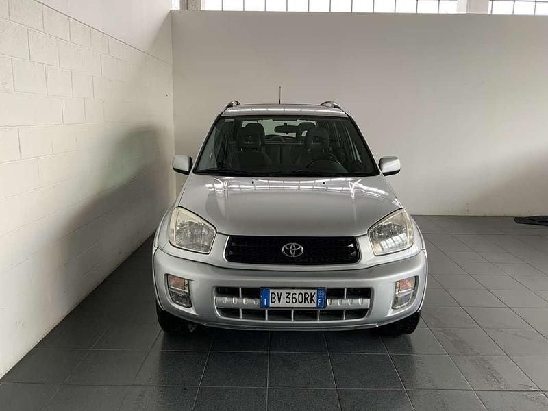 Usata Toyota RAV4 150 CV (110 kW) 2001 Argento SUV