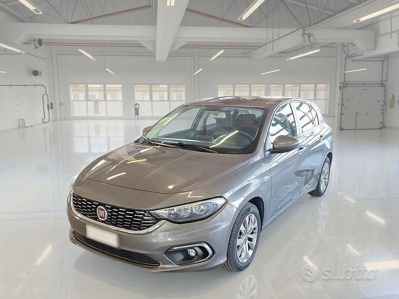 Grigio Usata 2020 Fiat Tipo Business Tre volumi | 8100 € (Ottimo prezzo) - Immagine 1/4