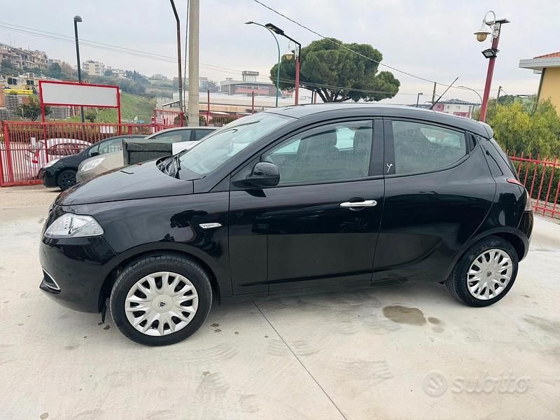 Usata Lancia Ypsilon Gold 95 CV (69 kW) 2012 Nero Utilitaria