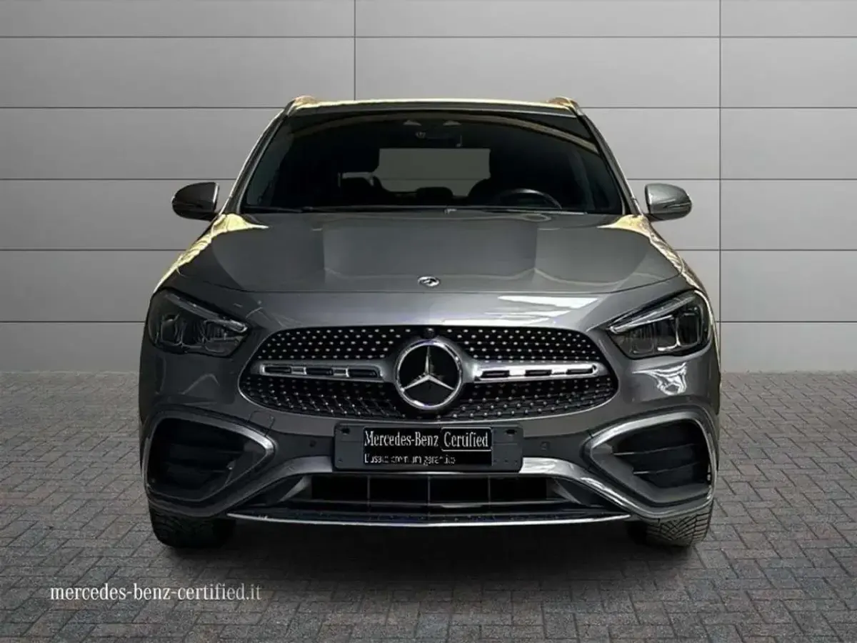 Usata Mercedes GLA250 AMG Line Premium 163 CV (119 kW) 2024 Grigio montagna SUV