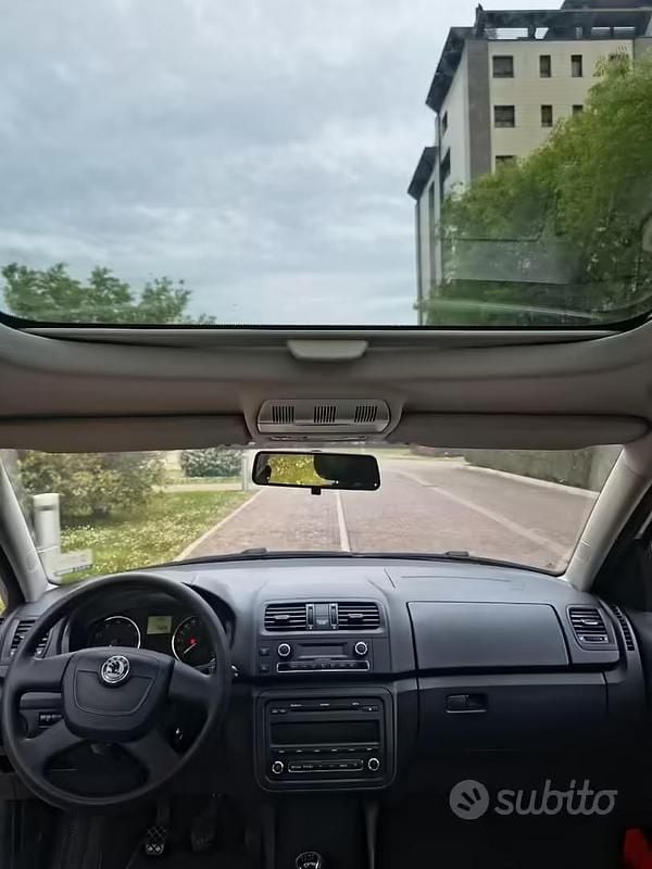 Usata Skoda Roomster 86 CV (63 kW) 2011 Grigio Monovolume