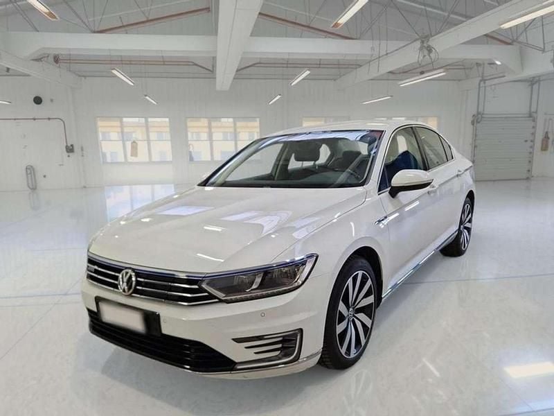 Bianco Usata 2017 VW Passat GTE Tre volumi | 14.950 € (Buon prezzo) - Immagine 1/4