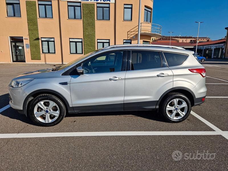 Usata Ford Kuga 140 CV (102 kW) 2012 Grigio SUV