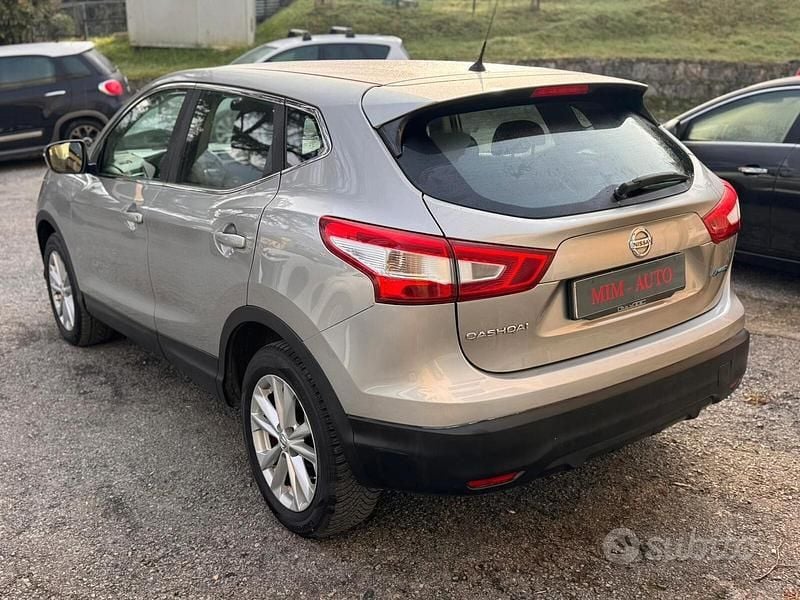 Usata Nissan Qashqai Acenta 110 CV (80 kW) 2015 Grigio SUV