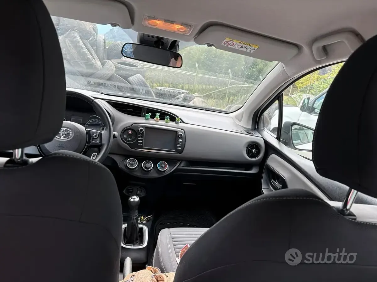 Usata Toyota Yaris 68 CV (50 kW) 2017 Bianco Berlina