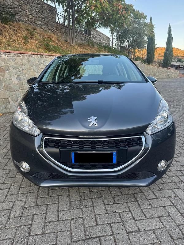 Usata Peugeot 208 82 CV (60 kW) 2013 Grigio Utilitaria