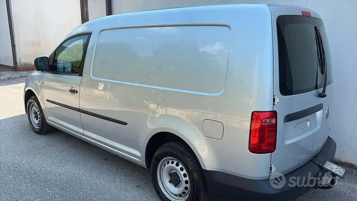 Usata VW Caddy Maxi 110 CV (80 kW) 2017 Grigio Monovolume