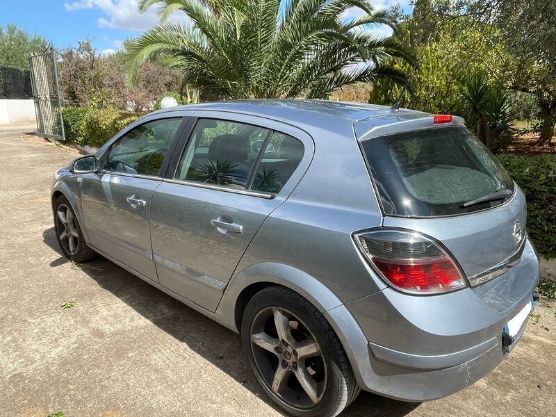 Usato 2007 Opel Astra 1.7 Diesel 101 CV (2.100 €)