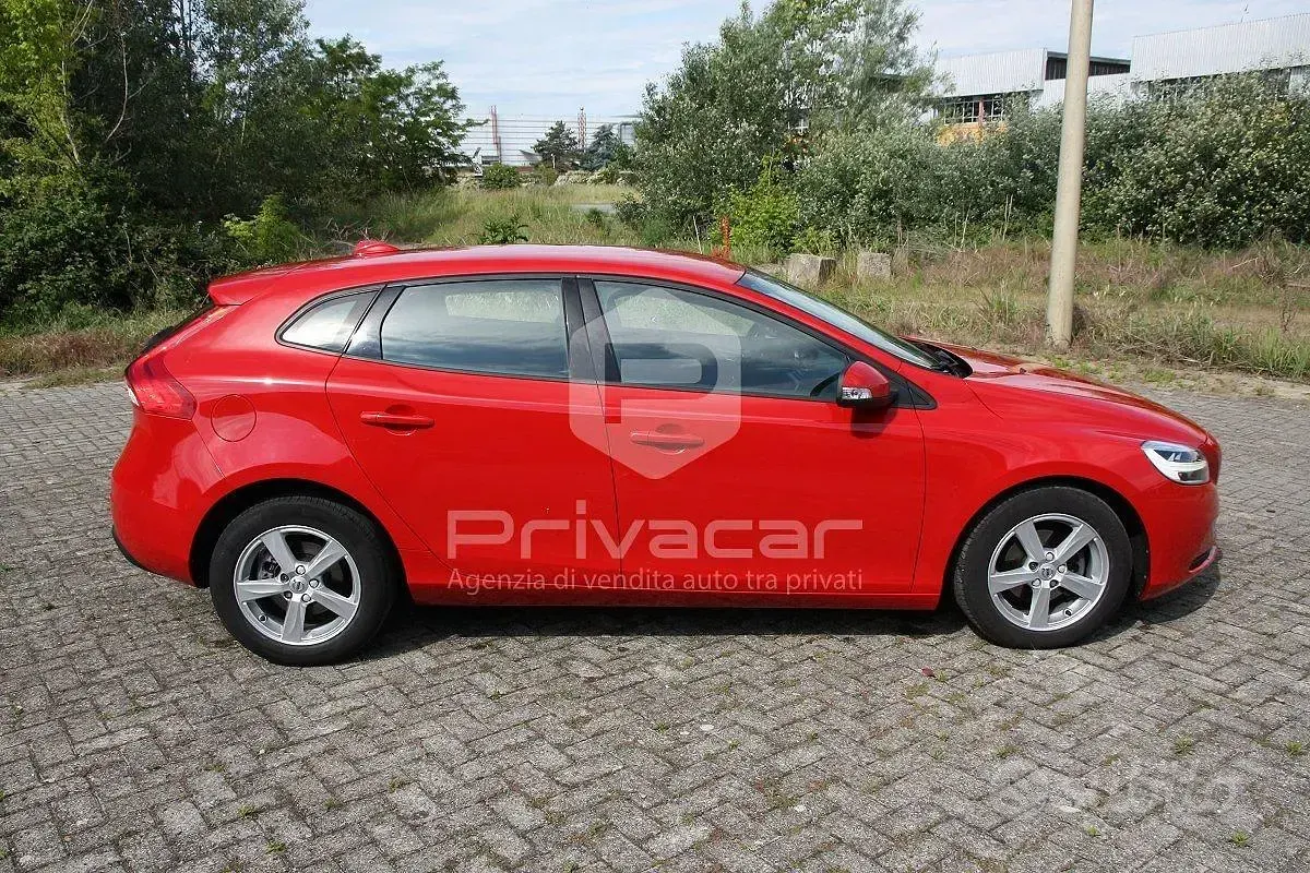 Usata Volvo V40 Kinetic 120 CV (88 kW) 2017 Rosso Utilitaria