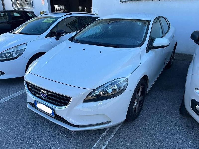 Bianco Usata 2015 Volvo V40 Kinetic Tre volumi | 5900 € (Super prezzo) - Immagine 1/4