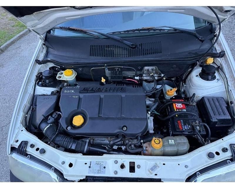 Usata Fiat Strada 80 CV (58 kW) 2004 Bianco Pick-up