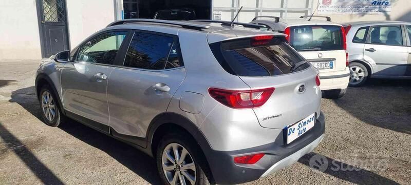 Usata Kia Stonic Style 101 CV (74 kW) 2020 Argento SUV