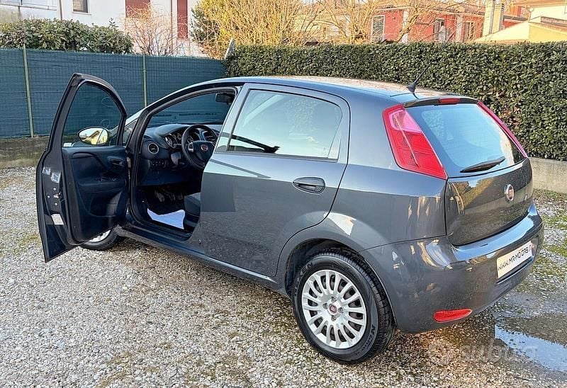 Usata Fiat Punto 69 CV (50 kW) 2018 Grigio Utilitaria