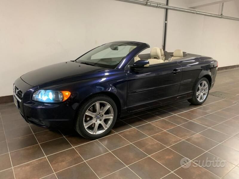 Usata Volvo C70 Summum 179 CV (131 kW) 2007 Blu Cabrio