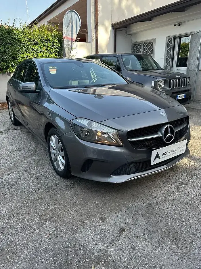 Usata Mercedes A160 Premium 90 CV (66 kW) 2017 Grigio Utilitaria