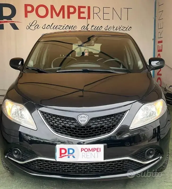 Usata Lancia Ypsilon Gold 95 CV (69 kW) 2017 Nero Utilitaria