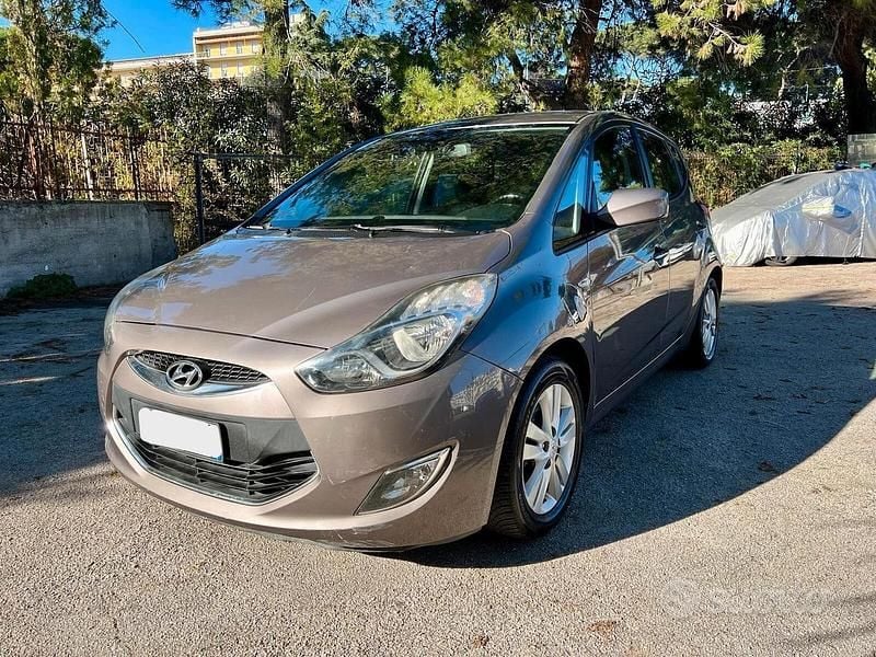 Grigio Usata 2012 Hyundai ix20 Due volumi | 3800 € (Ottimo prezzo) - Immagine 1/4