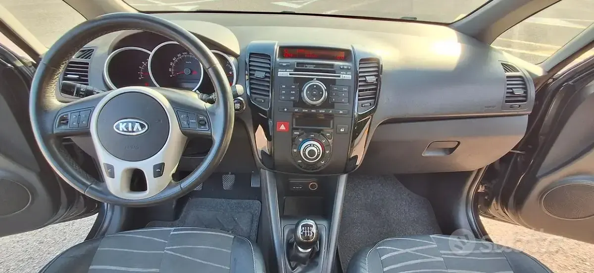 Usata Kia Venga 115 CV (84 kW) 2012 Grigio Utilitaria