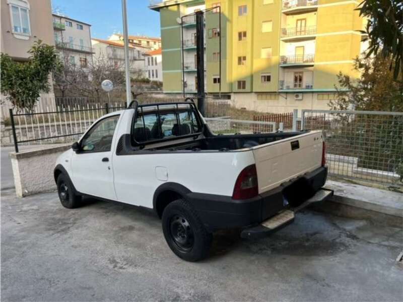 Usato 2005 Fiat Strada 1.9 Diesel 80 CV (7.700 €)