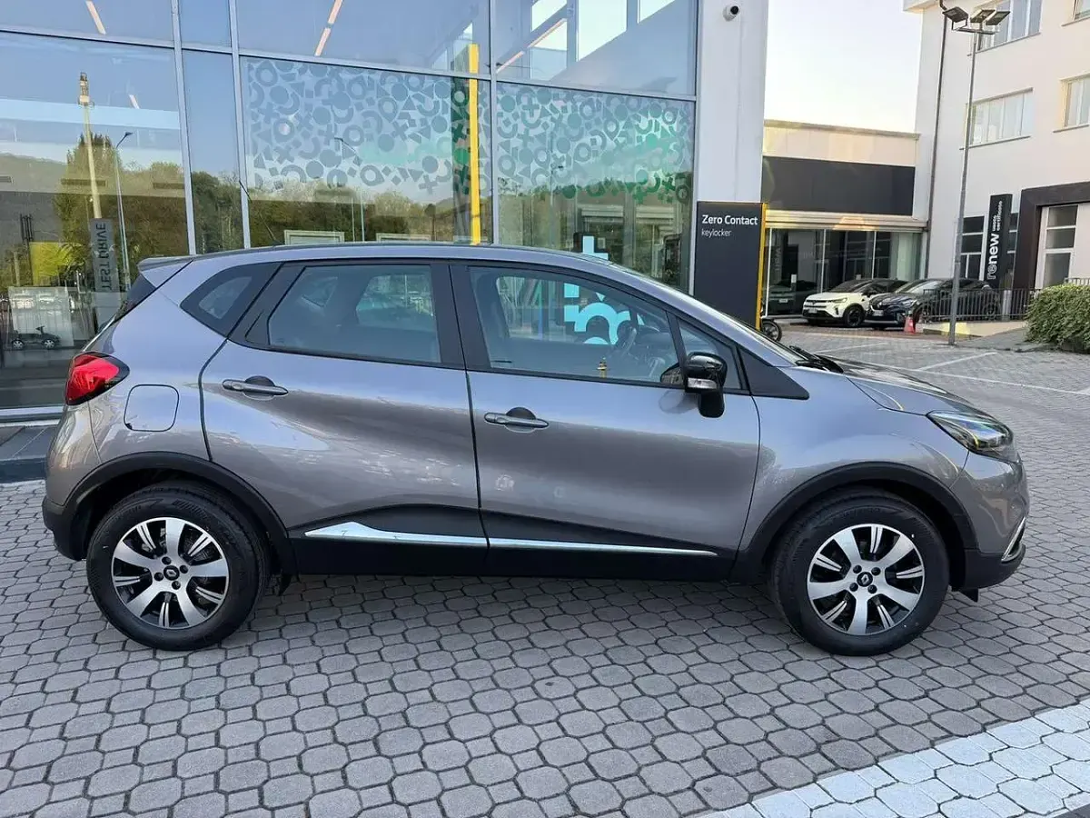 Usata Renault Captur Zen 90 CV (66 kW) 2016 Grigio SUV