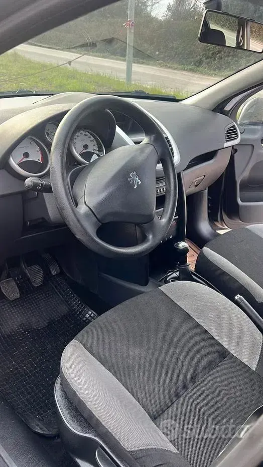 Usata Peugeot 207 88 CV (64 kW) 2007 Nero Utilitaria