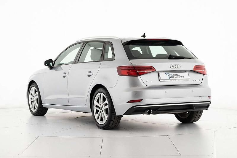 Usata Audi A3 Sportback Sport 116 CV (85 kW) 2019 Argento Utilitaria