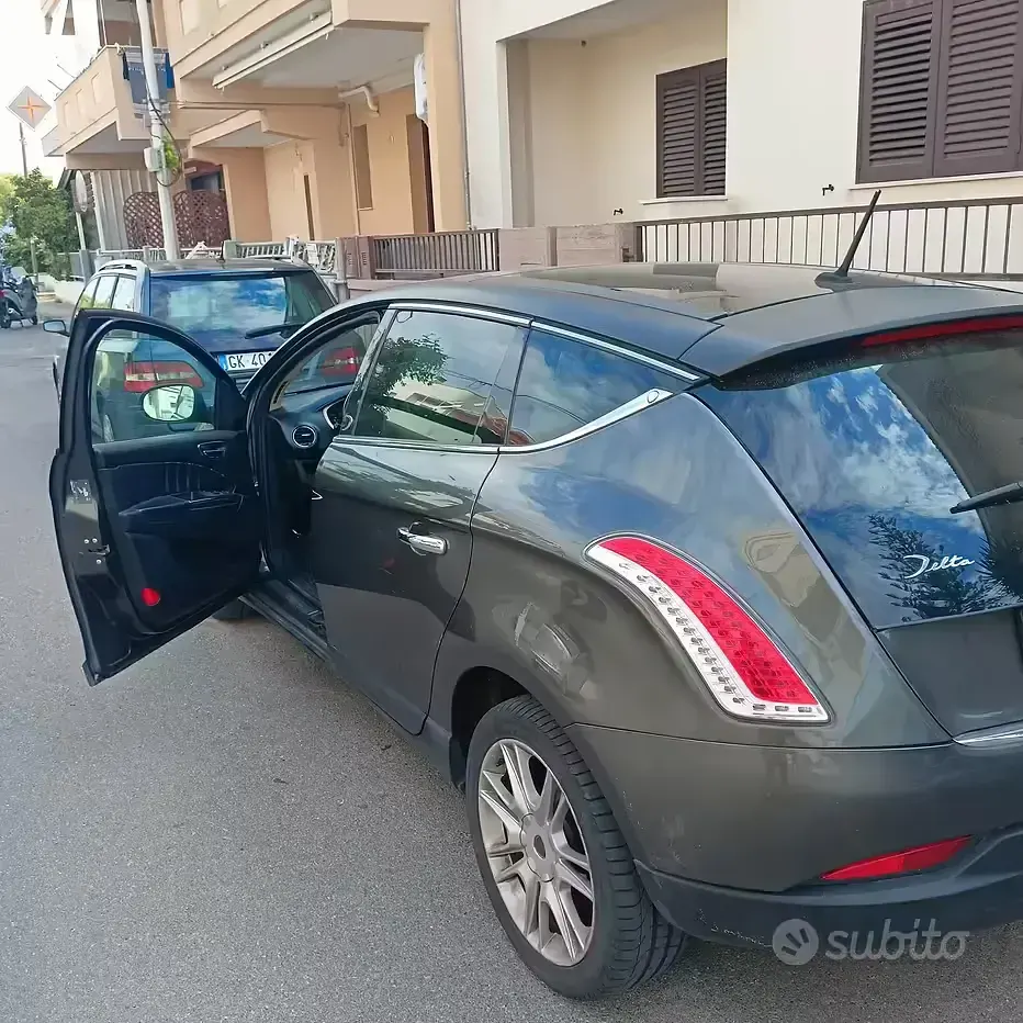 Usata Lancia Delta 90 CV (66 kW) 2009 Grigio Utilitaria