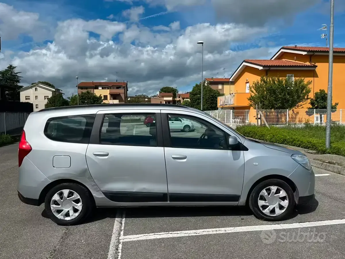 Usata Dacia Lodgy 90 CV (66 kW) 2016 Grigio Monovolume
