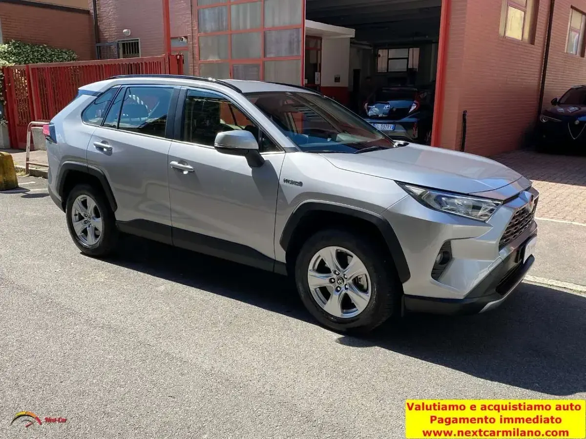 Second-hand Toyota RAV4 Hybrid Business Edition 178 CP (130 kW) 2021 Argintiu SUV