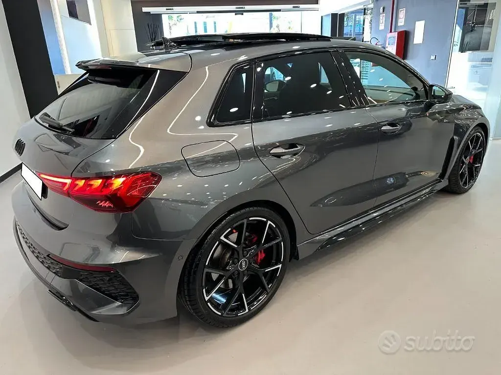Usata Audi RS3 400 CV (294 kW) 2023 Grigio metallizzato Berlina