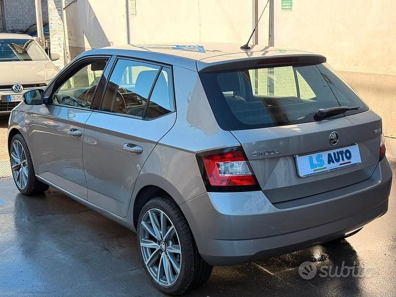 Usata Skoda Fabia Style 90 CV (66 kW) 2015 Grigio Utilitaria