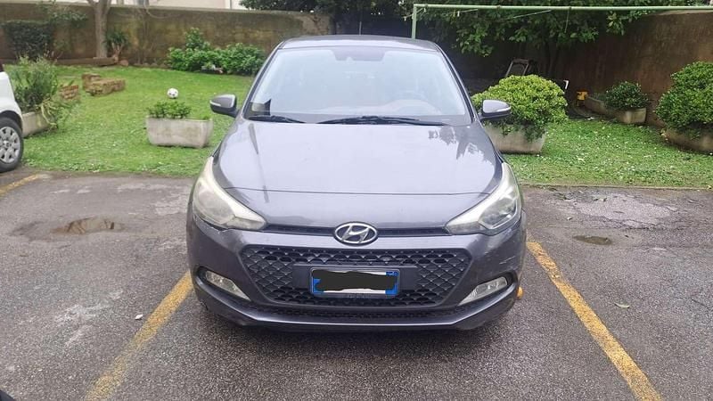 Usata Hyundai i20 Style 90 CV (66 kW) 2015 Grigio Utilitaria
