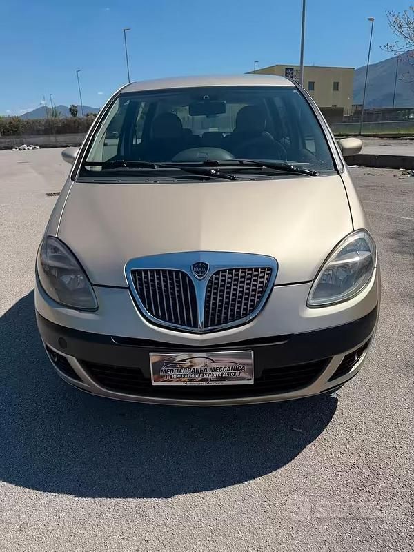 Usata Lancia Musa 69 CV (50 kW) 2005 Giallo Monovolume