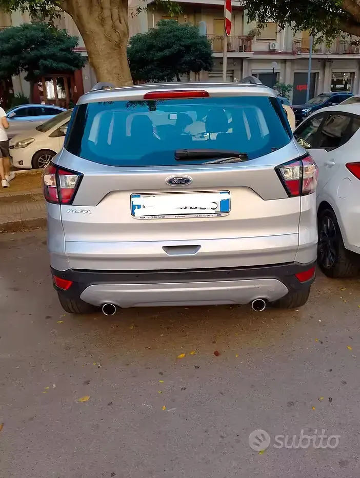 Usata Ford Kuga 120 CV (88 kW) 2017 Grigio SUV