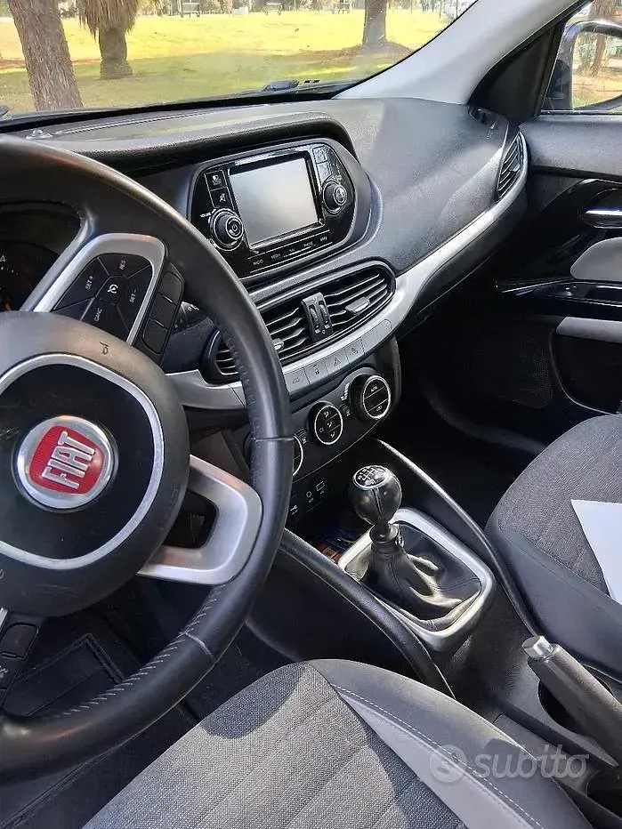 Usata Fiat Tipo 120 CV (88 kW) 2017 Blu Berlina
