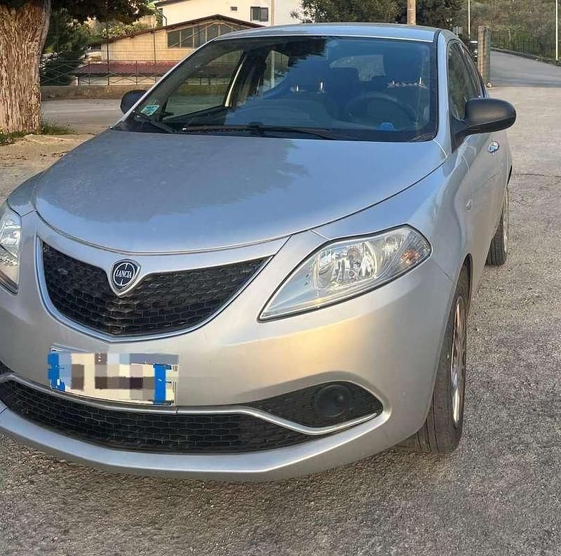 Gebraucht Lancia Ypsilon Silver 69 PS (50 kW) 2018 Grau Kleinwagen