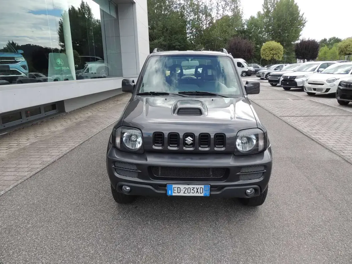 Usata Suzuki Jimny 86 CV (63 kW) 2011 Argento SUV